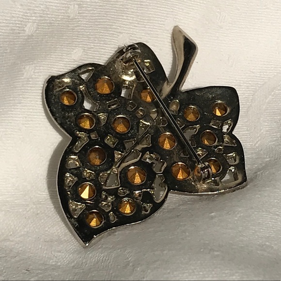 Vintage leaf brooch, glass crystals - Picture 2 of 11